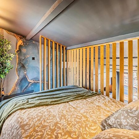 Loft En Ville - Duplex Terrasse Coeur Historique Avec Vue Degagee & Parking Souterrain Offert La Ciotat Exterior foto
