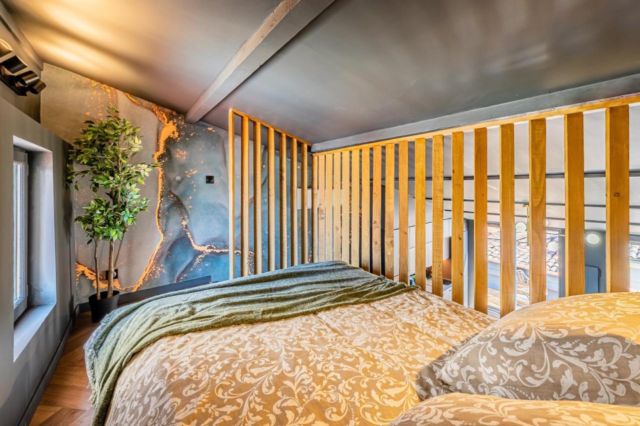 Loft En Ville - Duplex Terrasse Coeur Historique Avec Vue Degagee & Parking Souterrain Offert La Ciotat Exterior foto