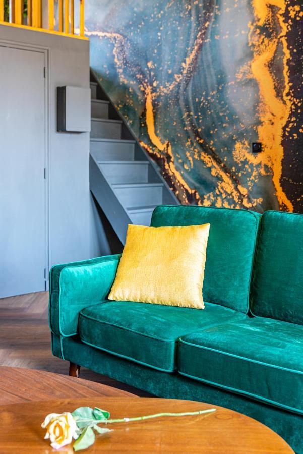 Loft En Ville - Duplex Terrasse Coeur Historique Avec Vue Degagee & Parking Souterrain Offert La Ciotat Exterior foto