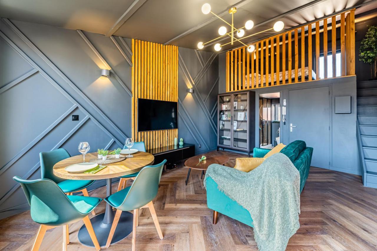 Loft En Ville - Duplex Terrasse Coeur Historique Avec Vue Degagee & Parking Souterrain Offert La Ciotat Exterior foto